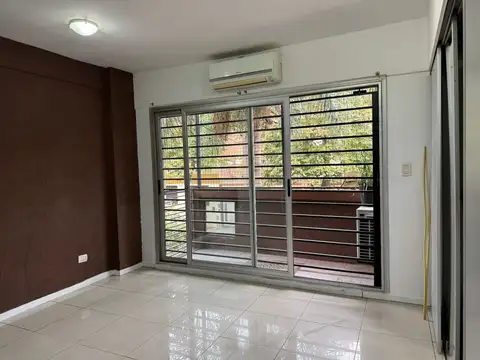 Alquiler Monoambiente con balcón en Paternal