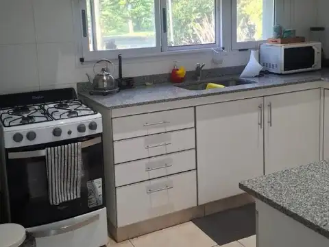 Casa 3 ambientes con 2 baños