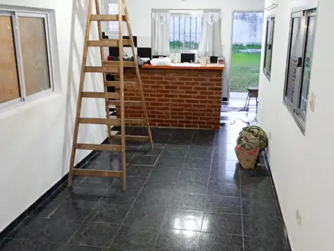 CASA EN ALQUILER   LOTE 10 x 30mts  