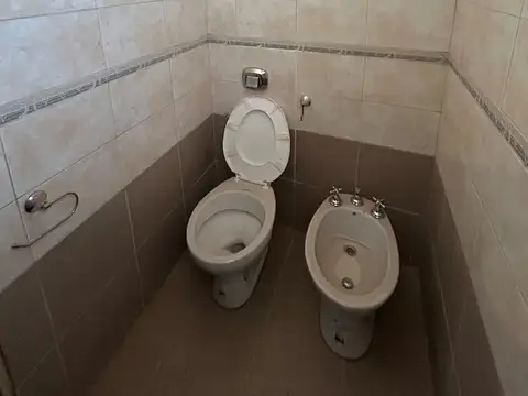 Casa 2 ambientes con 2 baños