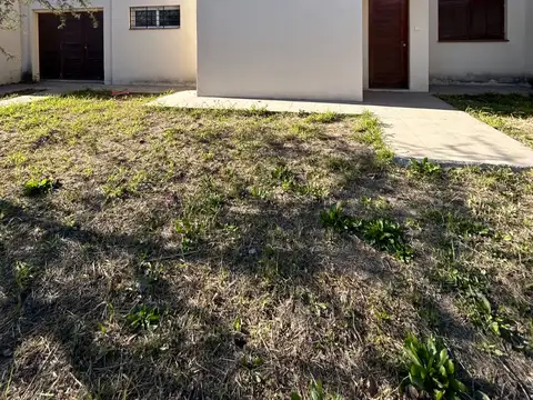 ALQUILER | CASA DE 2 DORMITORIOS – COLONIA CAROYA