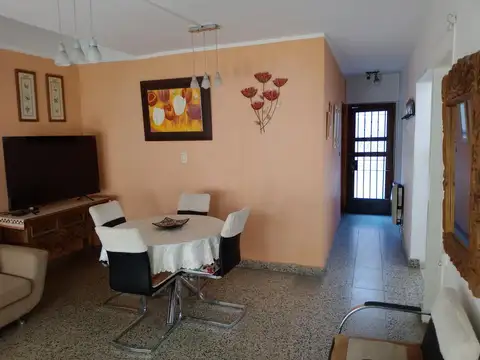 SE VENDE CASA 2D. EN PLANTA BAJA Y DPTO 1D. EN PLANTA ALTA.