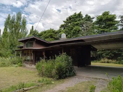 Casa con amplio terreno de dos dormitorios en venta El Pato, Berazategui