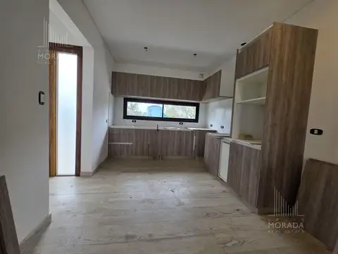 Casa 5 ambientes con 3 baños