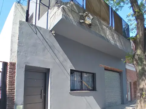 EXCELENTE PH DE 4 AMBIENTES EN LA CALLE SALCEDO AL 3200 PARQUE PATRICIOS