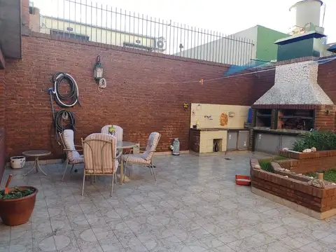 CASA CON JARDIN EN DOS PLANTAS , CHALET EN DOS PLANTAS DE AMPLIAS DIMENSIONES Y EXC UBICACION