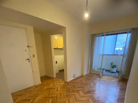 Departamento de 2 amb. con balcon al contrafrente -San Telmo