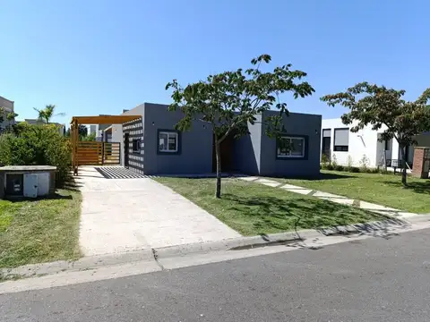 Santa Emilia, Pilar del Este 100