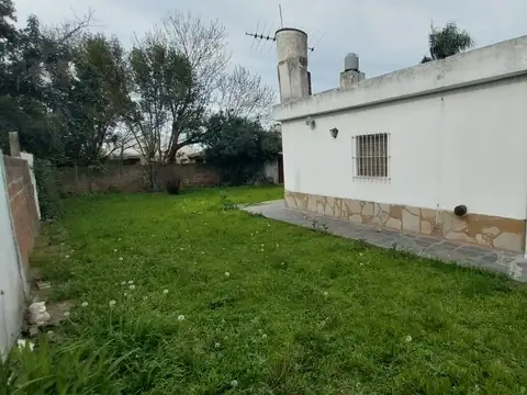 Casa 4 ambientes con 1 baño