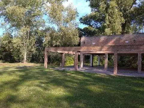 AMPLIA QUINTA A LA VENTA EN ARROYO LEYES