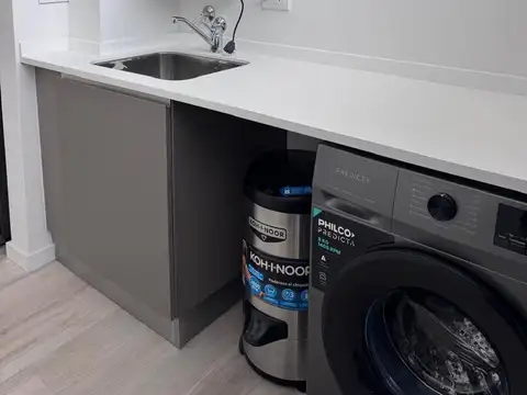 Casa en Alquiler con 2 cocheras