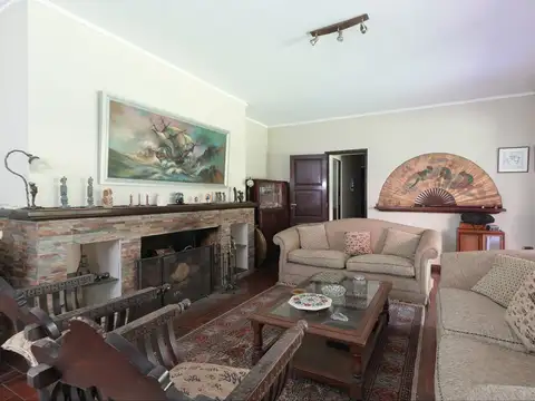 Casa en Venta con 4 cocheras