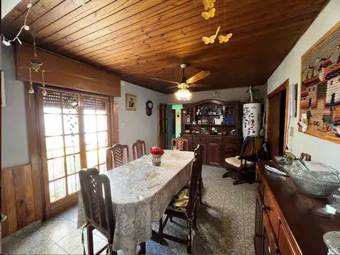 Casa 4 ambientes con 2 baños