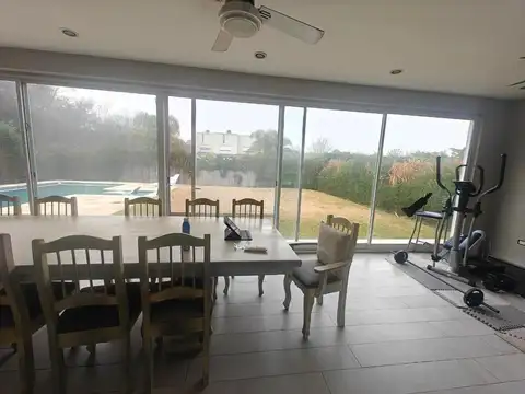 Casa en Venta con 4 cocheras