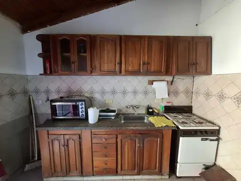 Casa 7 ambientes con 2 baños