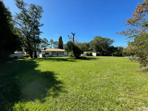 Gran chalet estilo ingles sobre calle Evans de Pueblo Liebig