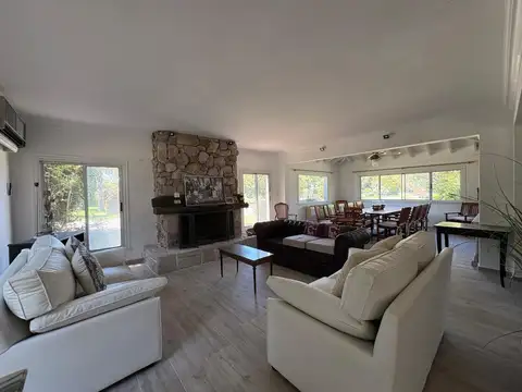 Casa 4 ambientes con 4 baños