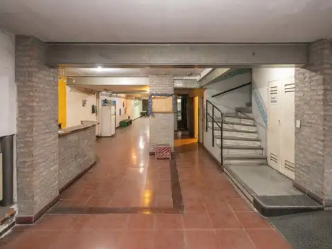 Oficina 14 ambientes con 12 baños