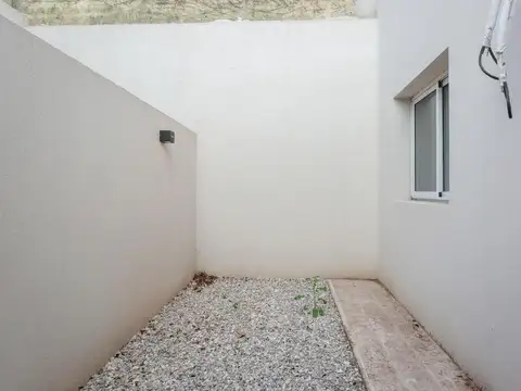VENTA - Departamento de 1 Dormitorio con Patio Exclusivo. Echesortu, Rosario.