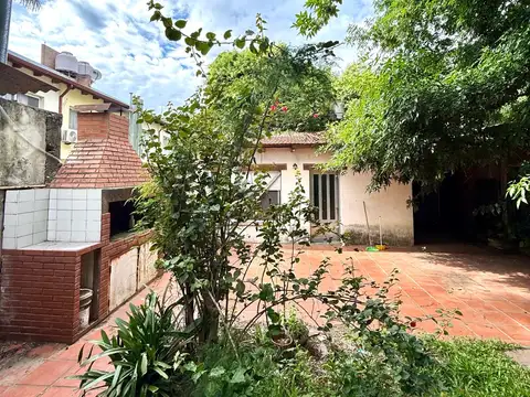 A metros del Rio, casa con gran terreno