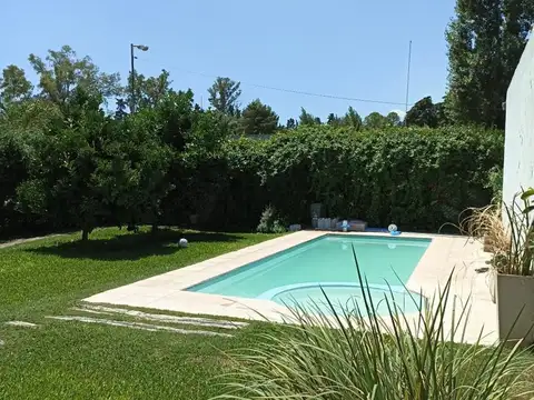 Casa familiar en Open Door barrio semi cerrado