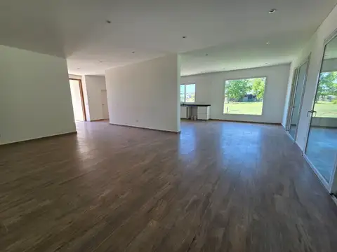 Casa 5 ambientes con 2 baños
