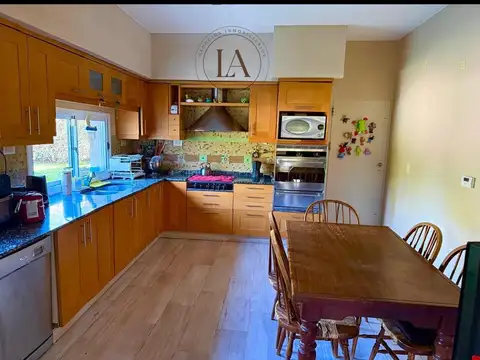 Casa en Venta con 5 cocheras