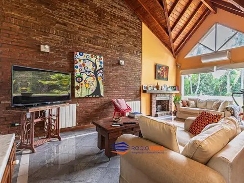 Casa 5 ambientes con 2 baños