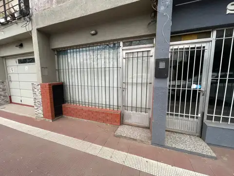 Local comercial en Almirante Brown 580