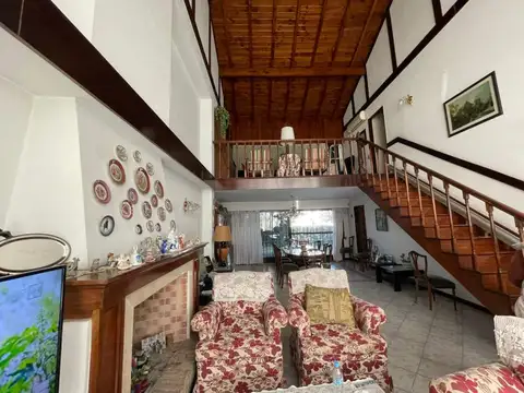 Casa 5 ambientes con 4 baños