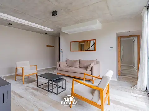 Complejo de cuatro casas estilo moderno en el barrio Tipantú