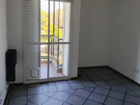 Departamento en Venta en Villa Adelina, USD 65.000
