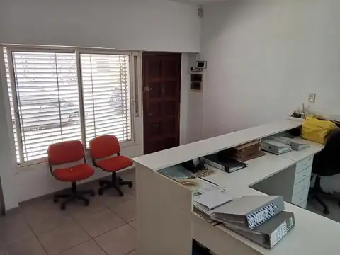 Casa 5 ambientes con 1 baño