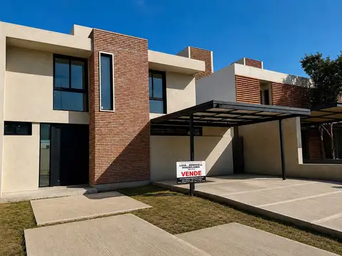 CASA EN VENTA BARRIO CERRADO LA CALANDRIA