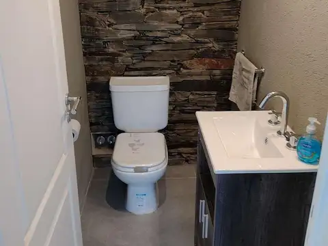 Casa 5 ambientes con 3 baños