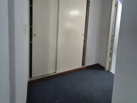 AMPLIO 2 AMB EN ALQUILER-CASEROS CENTRO
