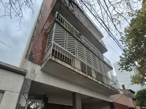AMPLIO 2 AMB EN ALQUILER-CASEROS CENTRO