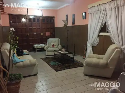 CASA 3 AMBIENTES CON COCHERA Y TERRAZA, SAN JUSTO