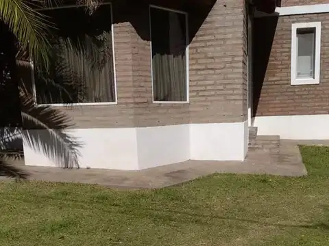 Casa en venta - 2 Dormitorios 2 Baños - 1.000Mts2 - Villa Ventana, Tornquist