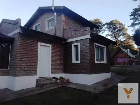 Casa 4 ambientes con 2 baños