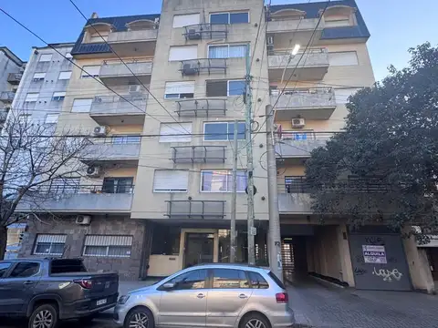 Departamento de 2 ambientes en alquiler con cochera centro de Moron