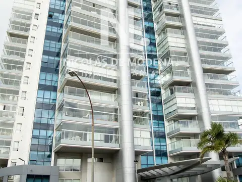 Vende apartamento de a metros del mar, de 2 dormitorios en Mansa, Punta del Este.