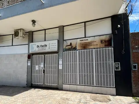 Oficina 6 ambientes con 9 baños