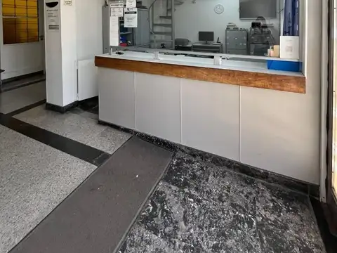 Oficina 6 ambientes con 9 baños