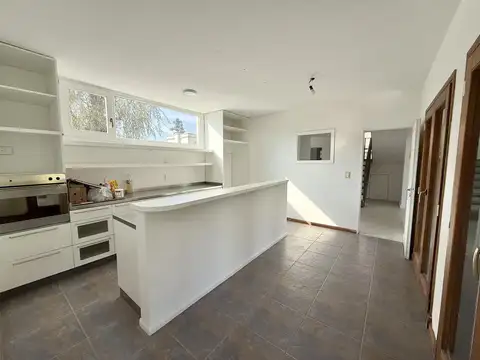 Casa 5 ambientes con 3 baños