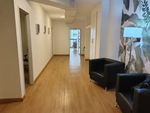Oficina 4 ambientes con 2 baños