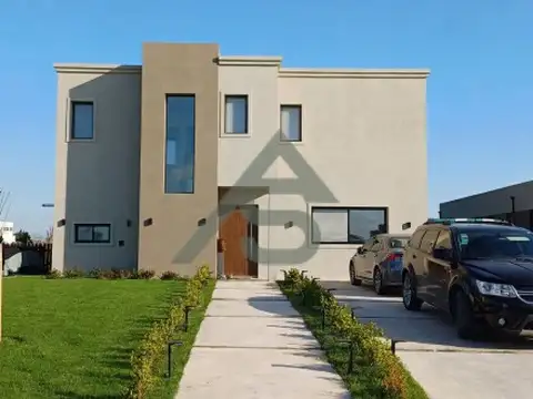 Casa En San Sebastian 4 Ambientes