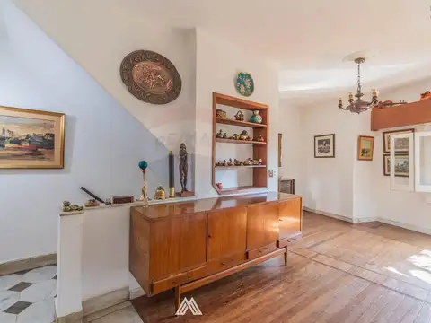 Casa 12 ambientes con 4 baños