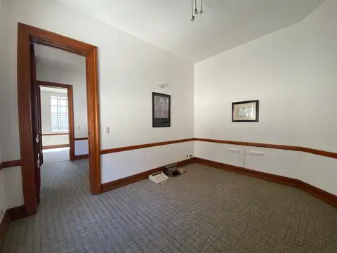 Oportunidad! Impecable y luminosa oficina en Sarmiento al 300