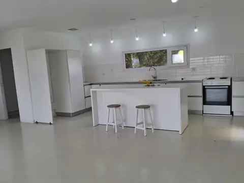 Casa 3 ambientes con 2 baños